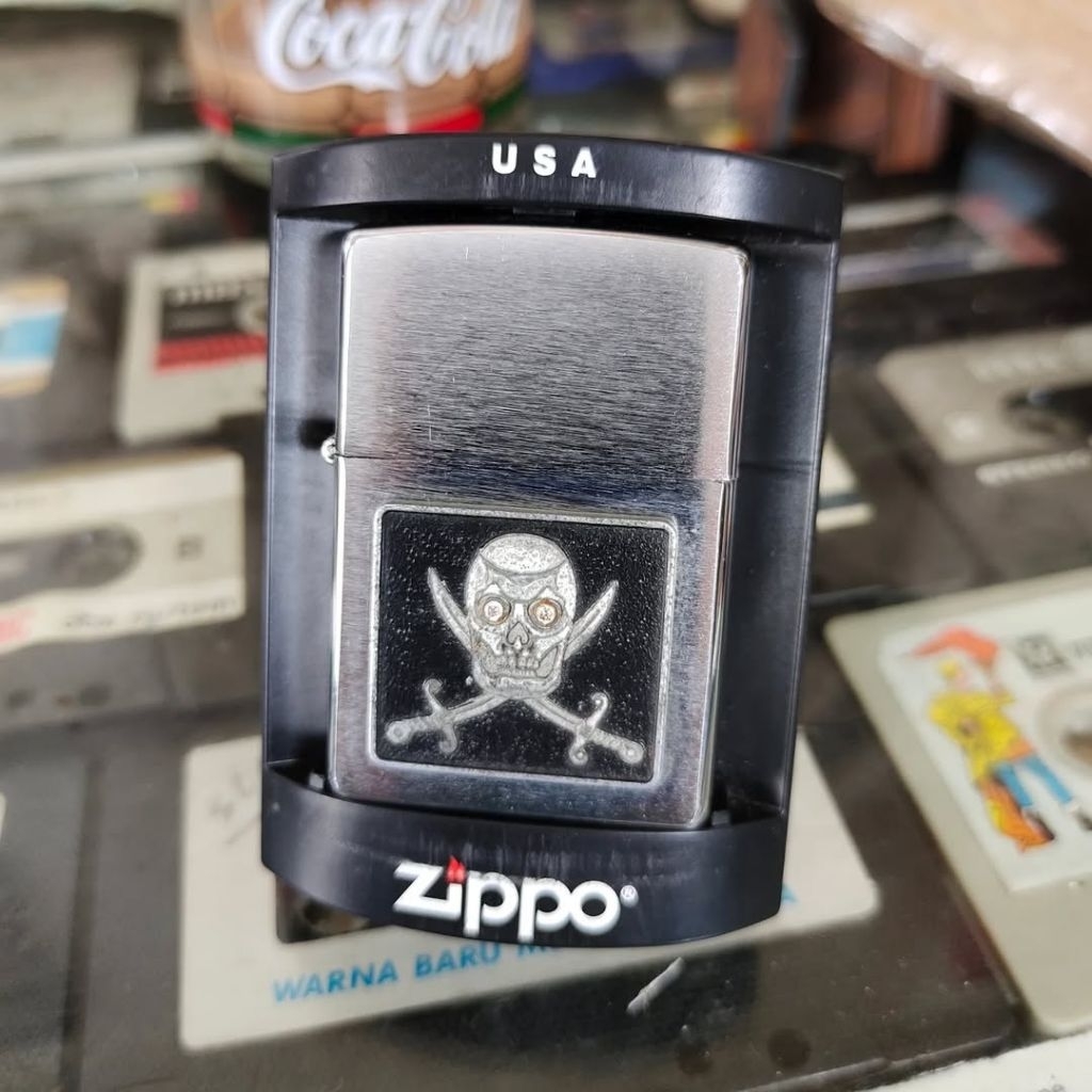 Zippo Emblem Pirate Piercing Eyed 2007. Bekas Original