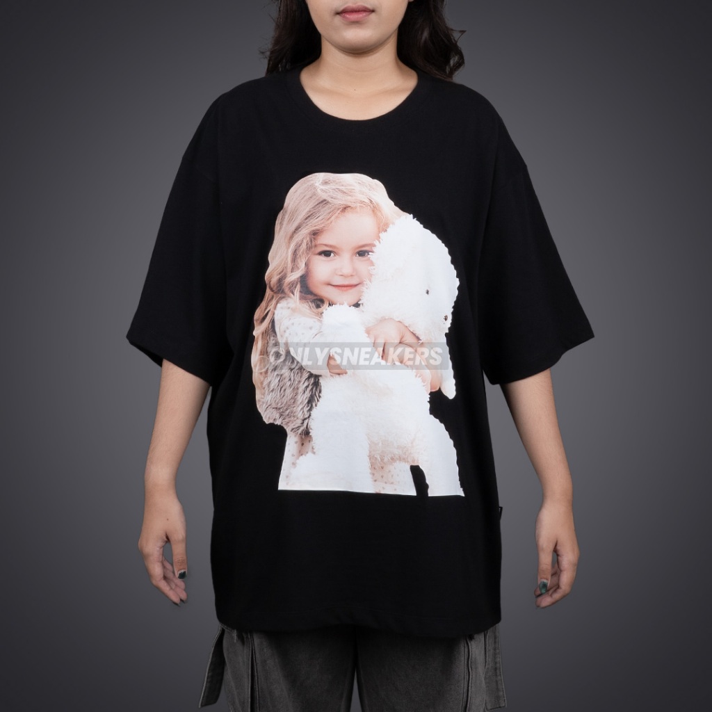 ADLV BABY FACE GIRL HUG BEAR DOLL BLACK TEE