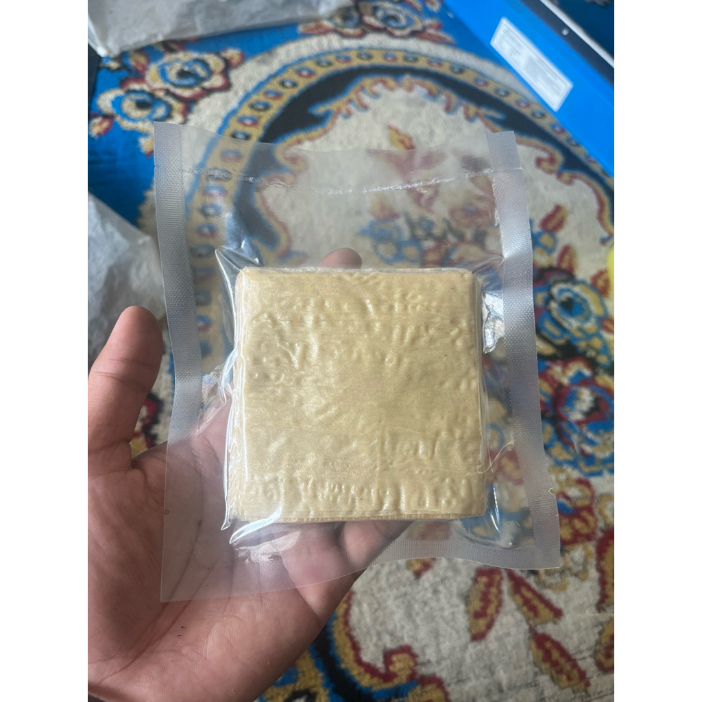 

kulit tahu tawar isi 50 lembar halal ukuran 8cm persegi tidak mudah sobek