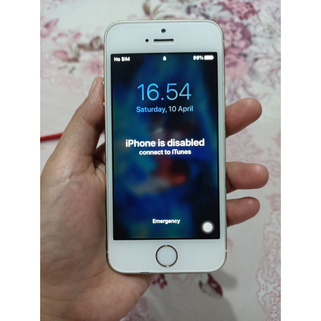 Iphone 5s second, minus IPHONE DISABLED yg lain nya oke (Bonus Bumper)