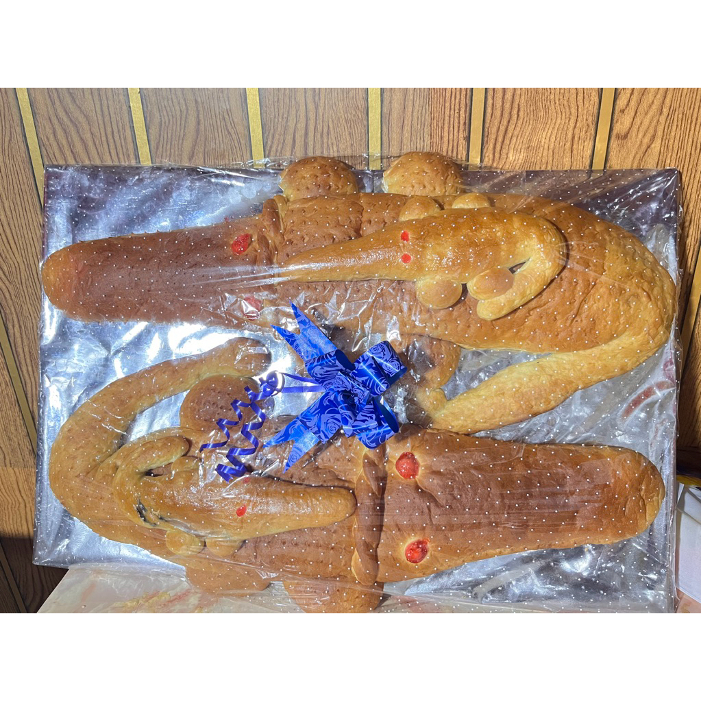 

roti buaya (rotimanis)seserahan 4 buaya panjang 60cmx 40cm , fresh