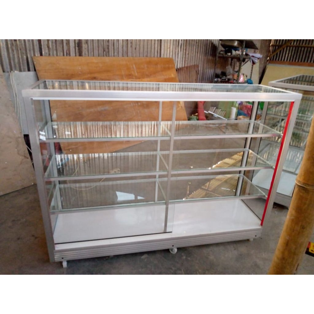 etalase toko panjang1,5m.