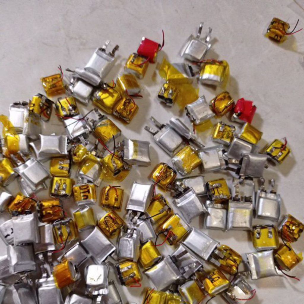 Baterai TWS keciil Gambling