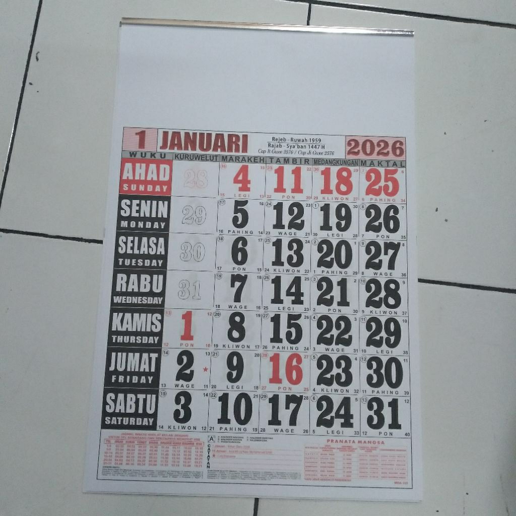 

Kalender dinding 2026 ukuran tanggung (32x49,5 cm)