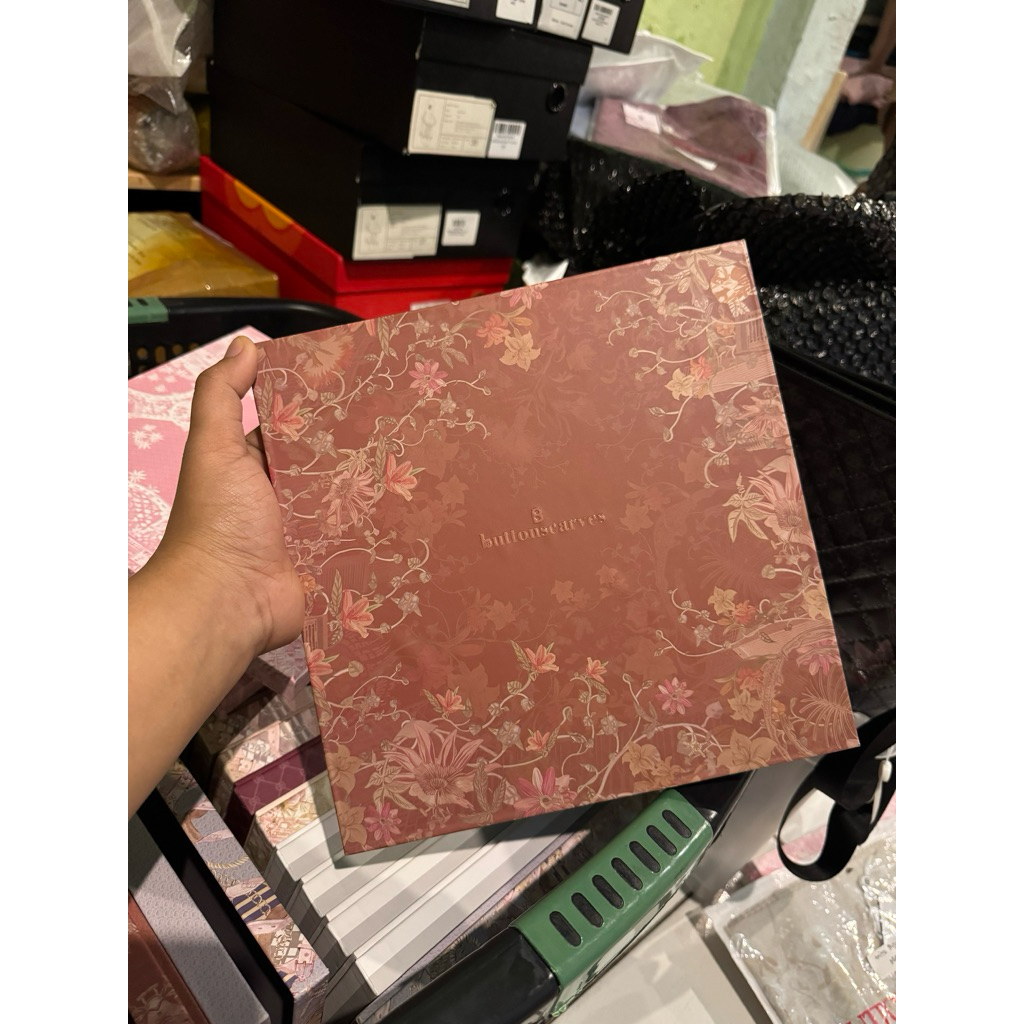 BOX hijab buttonscarves original