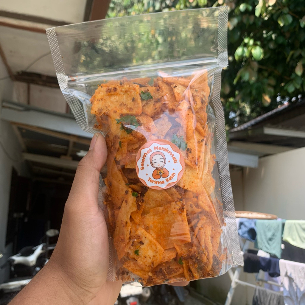 

Keripik Singkong Pedas Daun Jeruk Manggleng Singkong Enak Gurih Balung Kethek Pedas