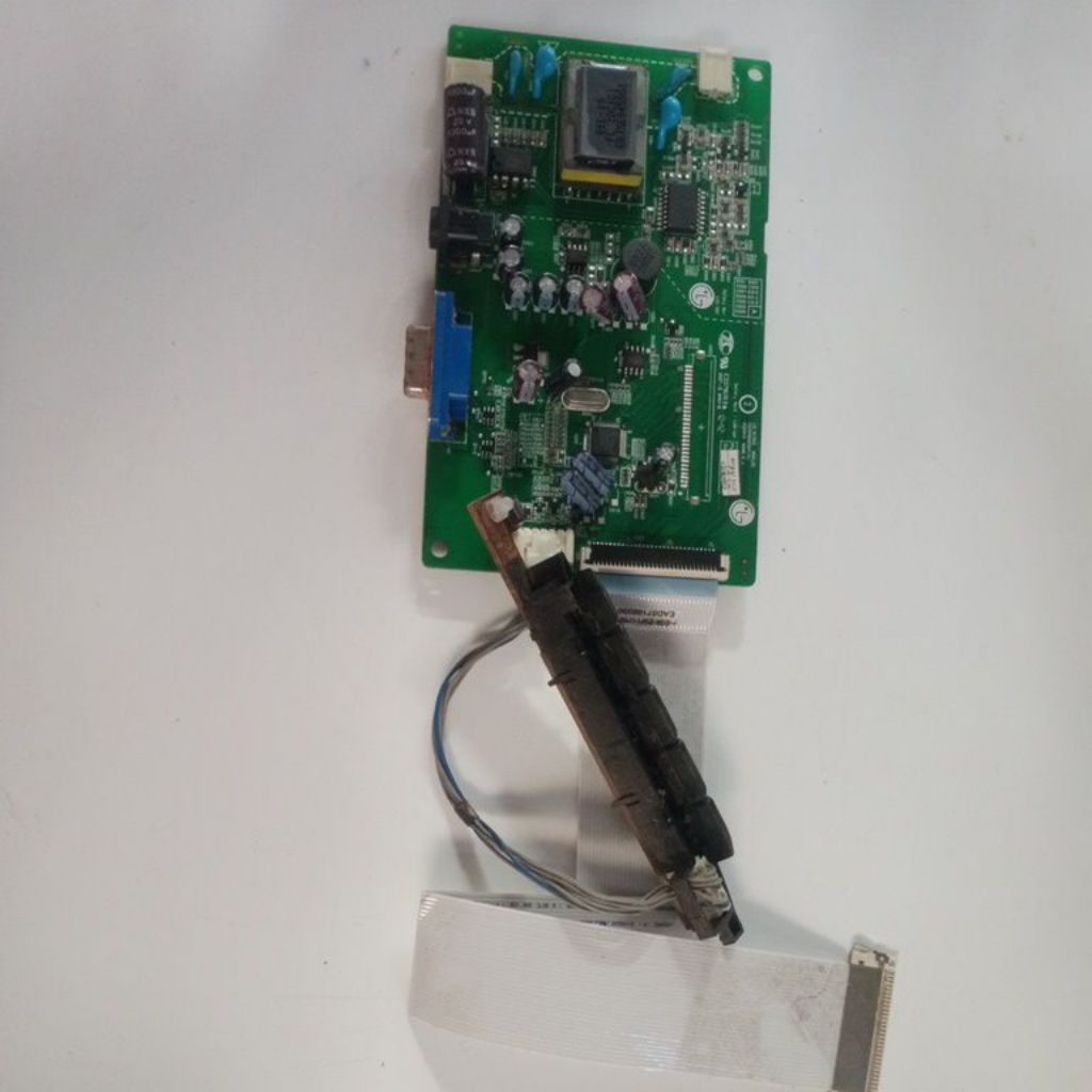 mesin monitor LG Flatron W1643 _PF normal