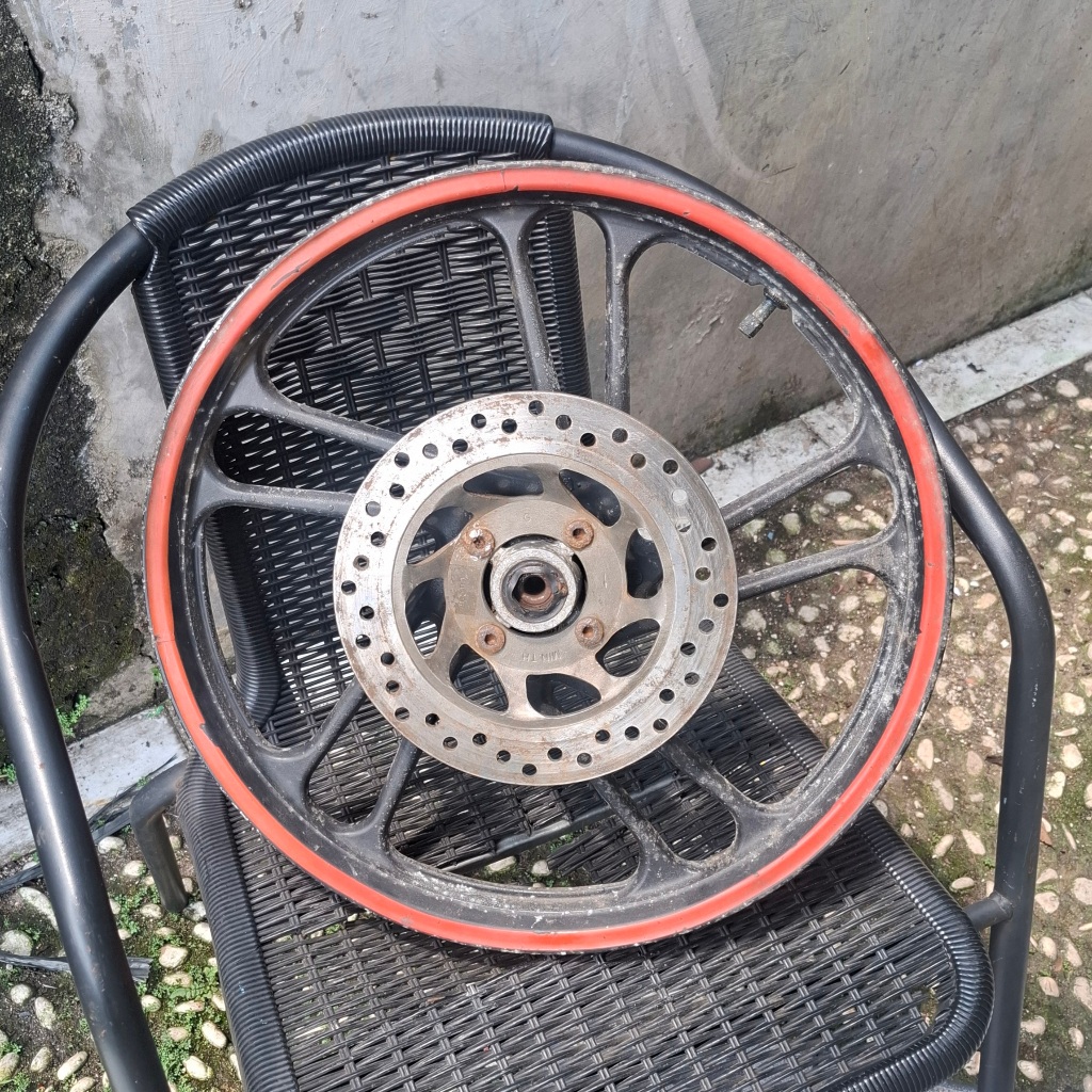 Velg racing palang depan honda CS 1 original copotan