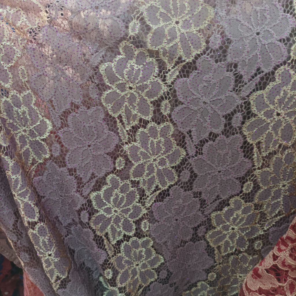 Kain Brokat Renda Bunga Timbul / Bahan Kebaya, Dress, Gamis Pesta (Harga Kain Per½ Meter)