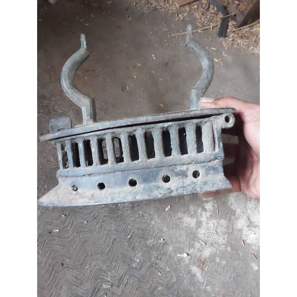 seterika arang tembaga lawas jadul vintage