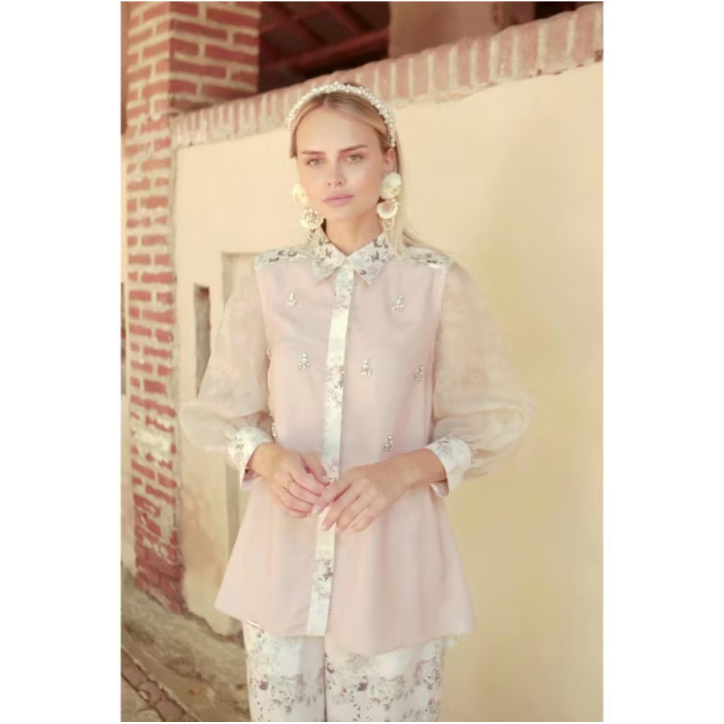 Cassia Shirt Wearing Klamby Sale Klamby Like new tidak pernah di pakai hanya lepas tag (HANYA ATASAN