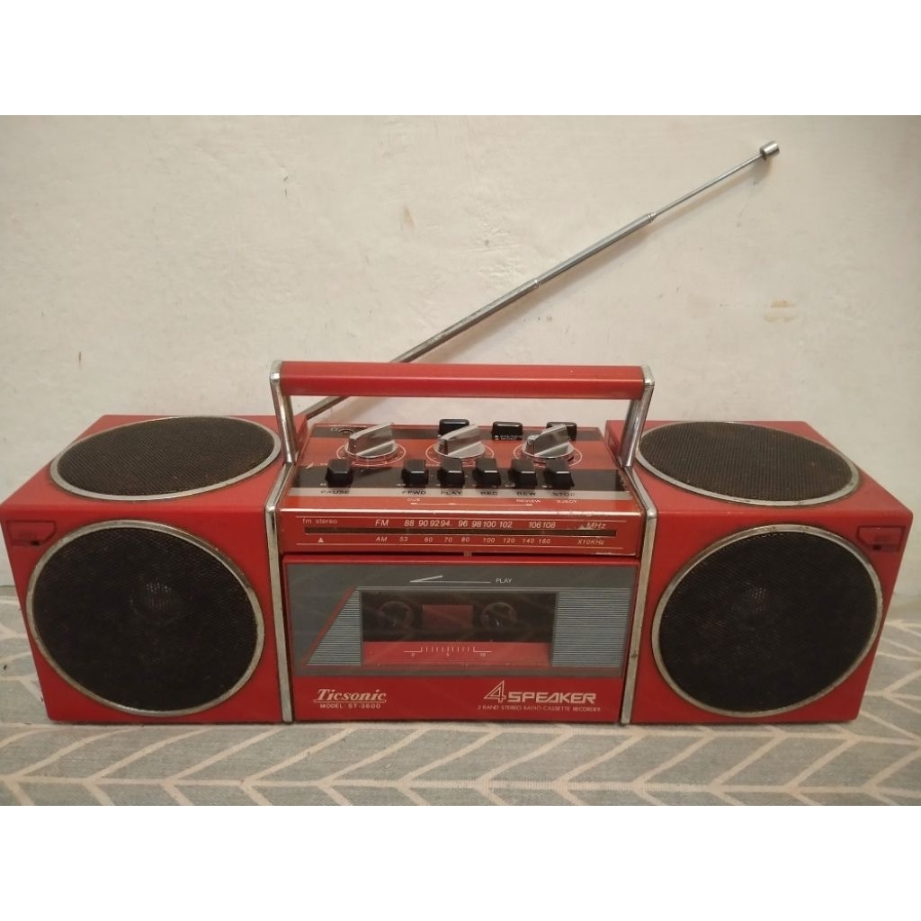 Boombox mini jadul Ticsonic nyala
