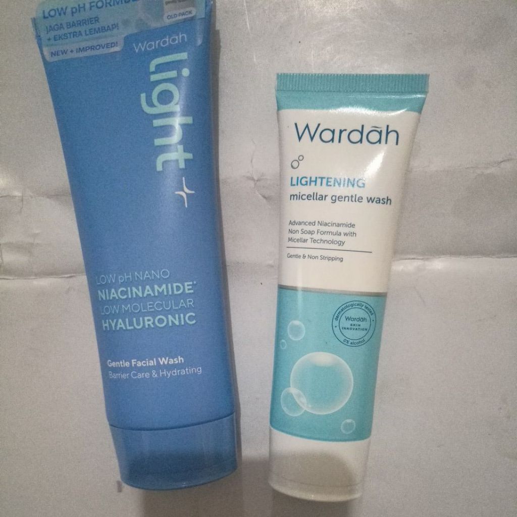 Wardah  Lightening Foam / Rangkaian Facial Wash Facial Foam