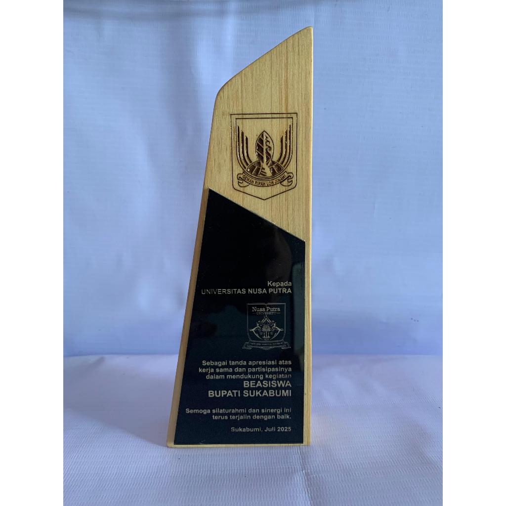 PLAKAT KAYU KOMBINASI AKRILIK