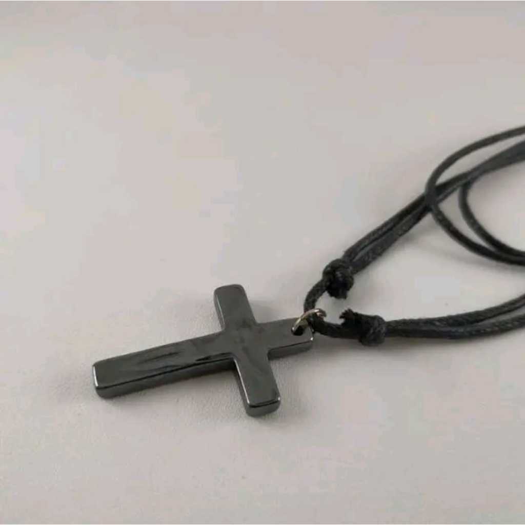 Kalung Salib Batu Jesus Tali Hitam / Kalung Salib Wanita