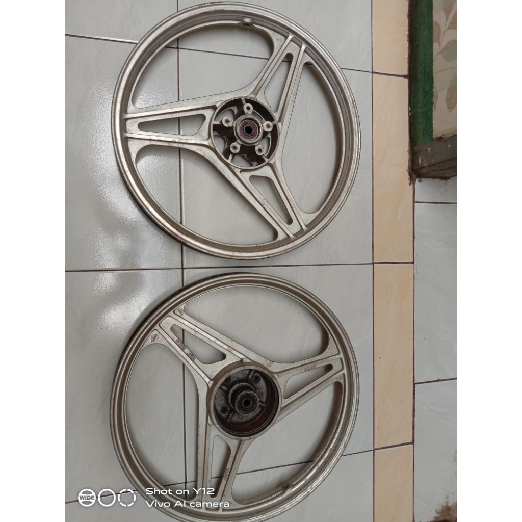 velg jialing depan cakram, belakang tromol original utuh,pnp Honda C series
