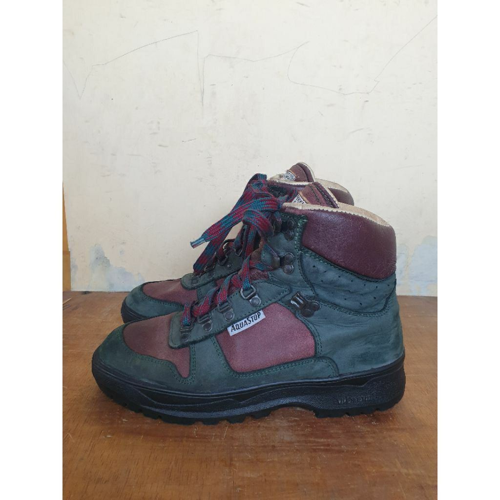 Sepatu Outdoor Trekking Boots Leather Vibram