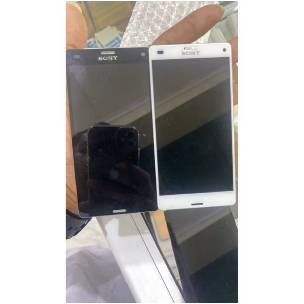 lcd touchscreen Sony Xperia Z3 compact/Z3 mini.