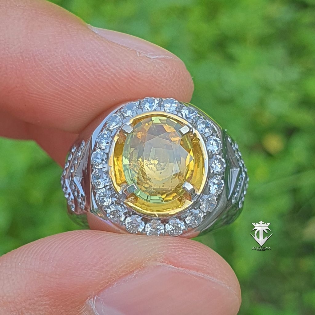 Batu Permata Natural Yellow Sapphire Loupe Clean Madagascar 2.10 Ct GRI Lab Memo