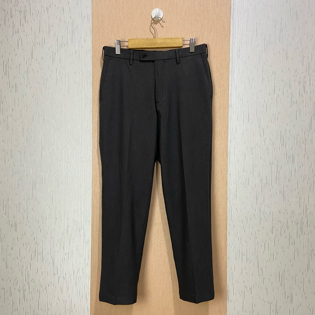 Work Pants UNIQLO AIRSENSE (Ultra Light) / Celana Bahan Pria / JP328 / Size 28