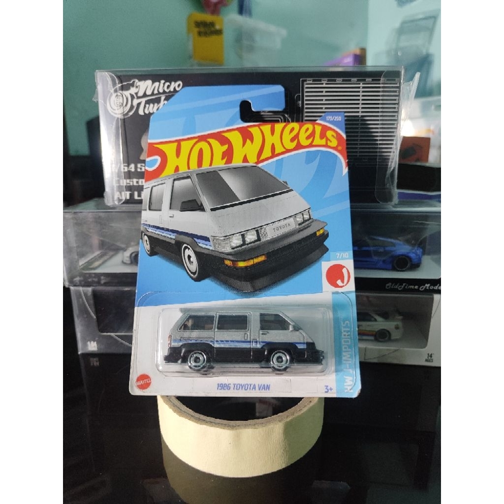 Hotwheels R35 Tfox&Toyota Van