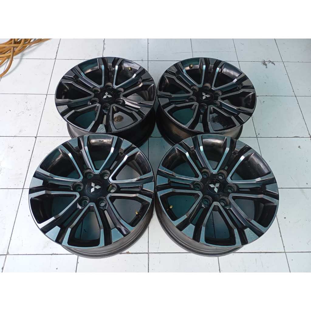Jual Velg Second Ori Pajero Ring 18 Lobang 6 Cocok Buat Pajero Triton Hilux Dc Dll