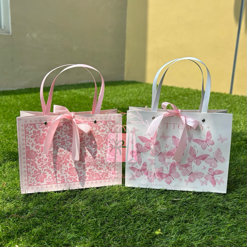 

Paper Bag | Paper Bag Motif | Paper Bag Warna Pink | Tas Kertas | Gift | Hampers Bag | Paper Bag Kado | Tas Kado | Paper Bag Jogja