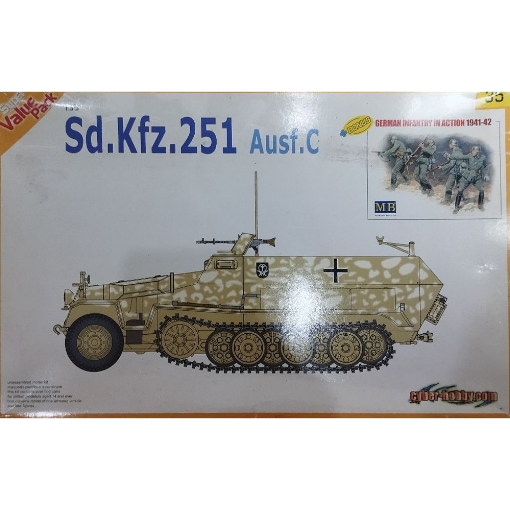 Dragon 1:35 Sd. Kfz 251 Ausf. C + Bonus figures