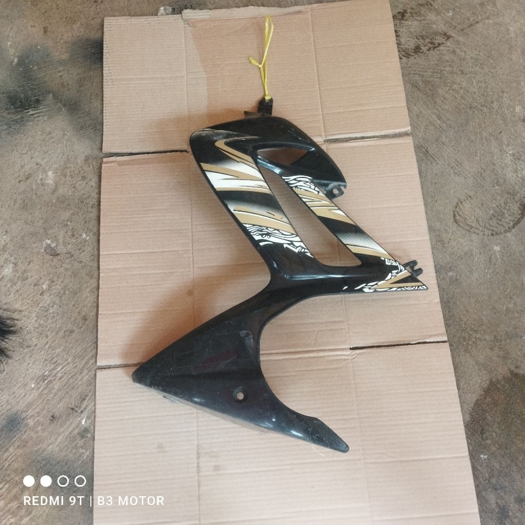 sayap sebelah kiri Suzuki Satria Fu original bekas