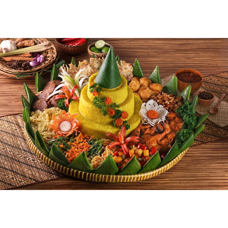 

Nasi Tumpeng Kuning Ukuran Besar Porsi Bervariasi Caterinng Malang DMT