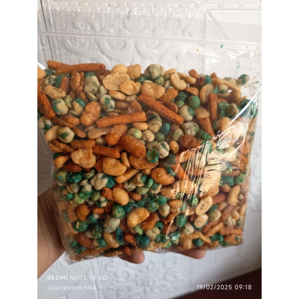 

READY MEDAN | HALAL | KACANG CAMPURAN | KACANG MIX KEMASAN 1KG | ENAK DAN RAPUH