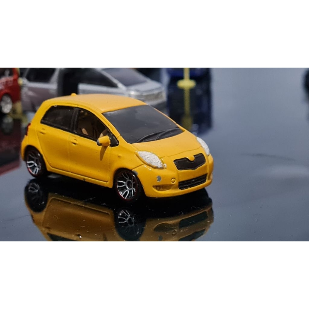 Diecast Welly Toyota Yaris skala 1:64