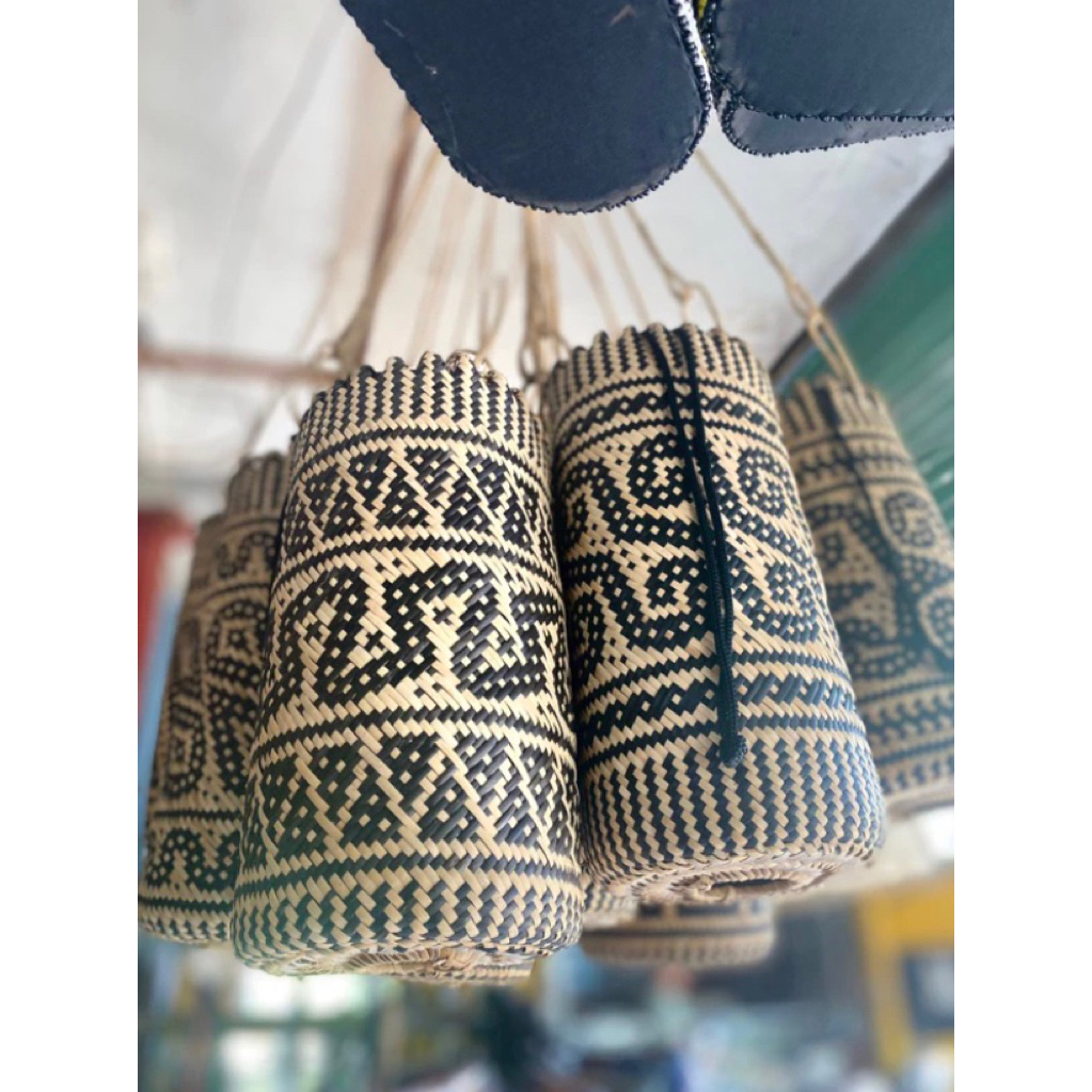 Tas Rotan Anjat Selempang ( Pake Poring Lapisan Kain Hitam ) Khas Dayak Kalimantan