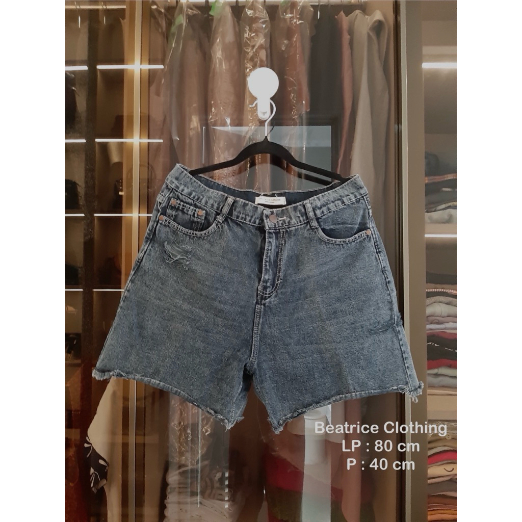 Preloved Denim Jeans Pendek Beatrice Clothing dan 7 For All Mankind