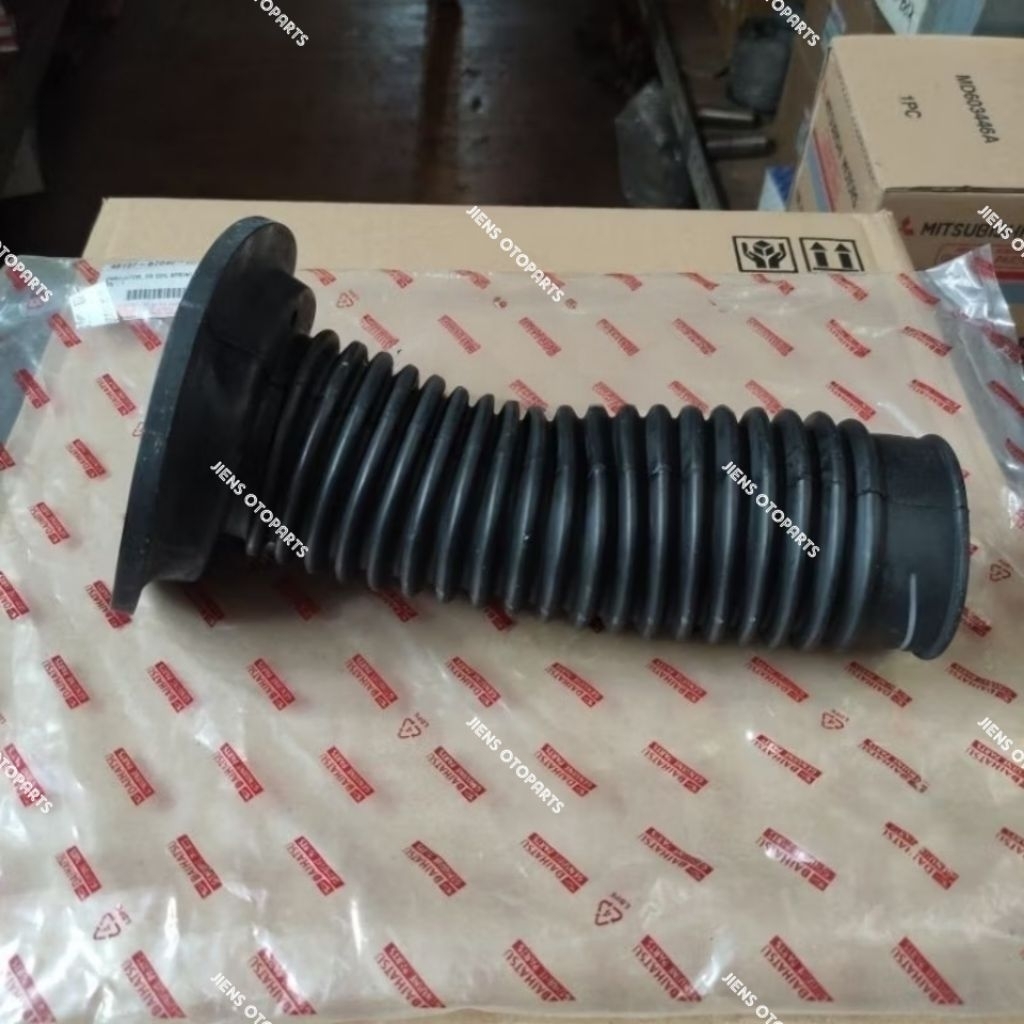 48157-BZ040-000 - BOOT SHOCK/COVER SOK DEPAN VELOZ/ALL NEW AVANZA XENIA ORIGINAL - D48157-BZ040-001