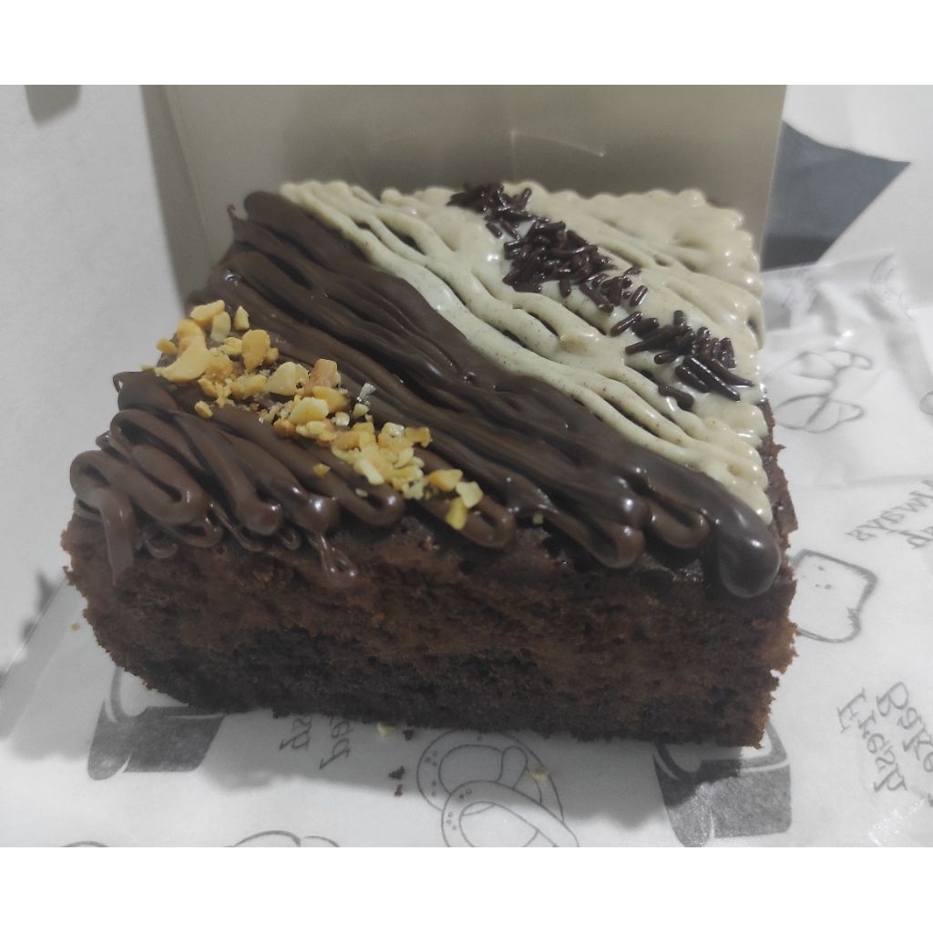 

Brownies Kukus Toping Glaze, Brownies Banyuwangi, Kue Tart Ulang Tahun Hantaran Banyuwangi