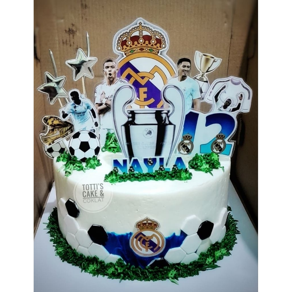 

Bolu Ulang tahu Custom karakter topper 20cm 2 layer