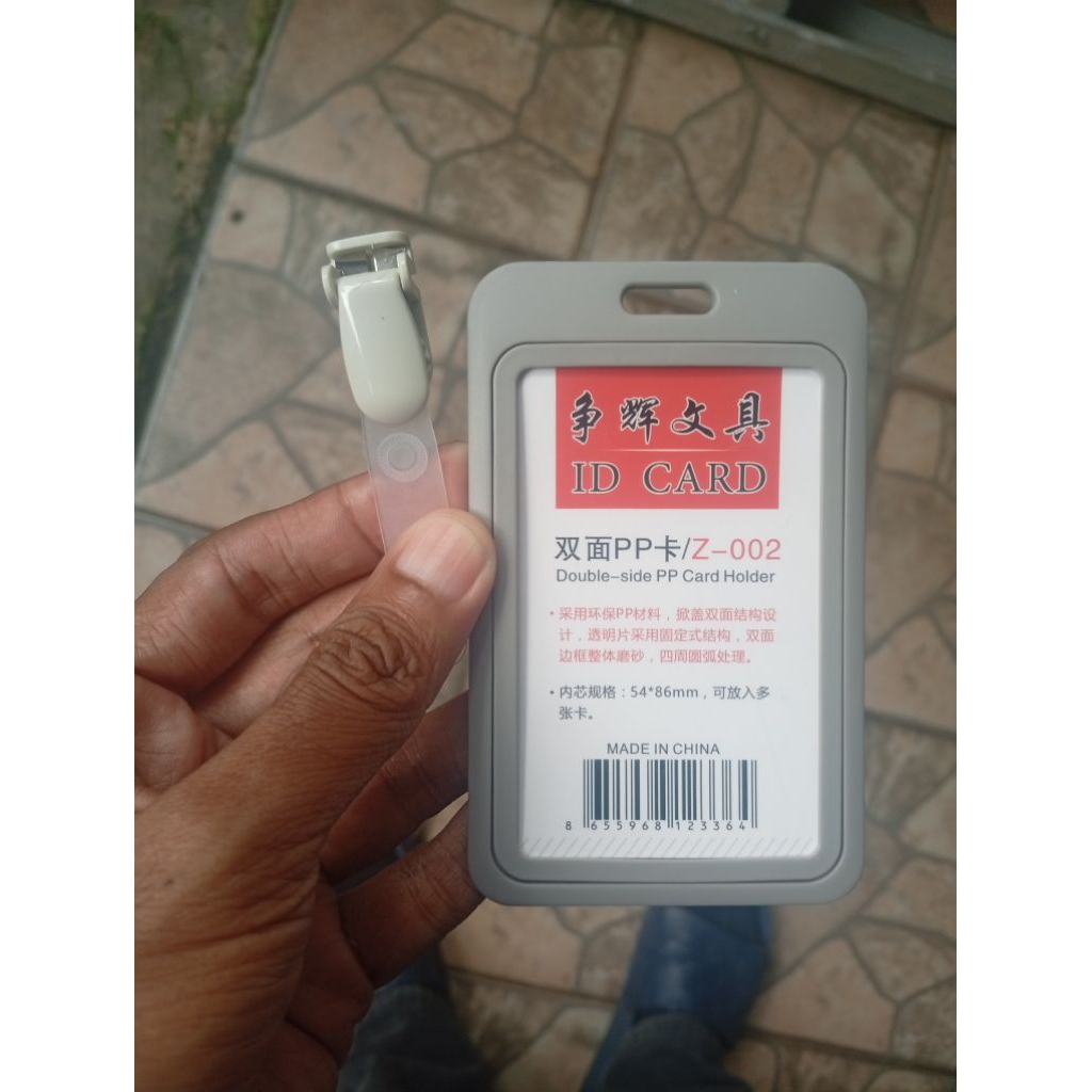 

Tempat Name Tag abu abu dan jepitan ID Card kerang abu abu keputih putihan terlaris