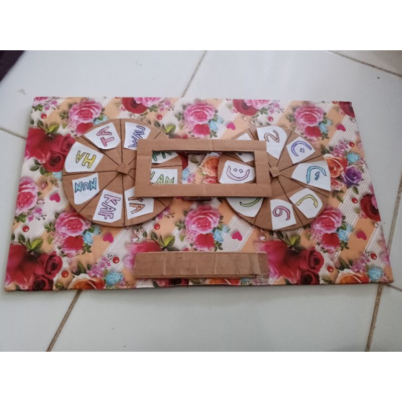 

Papan pengenal huruf hijaiyah
