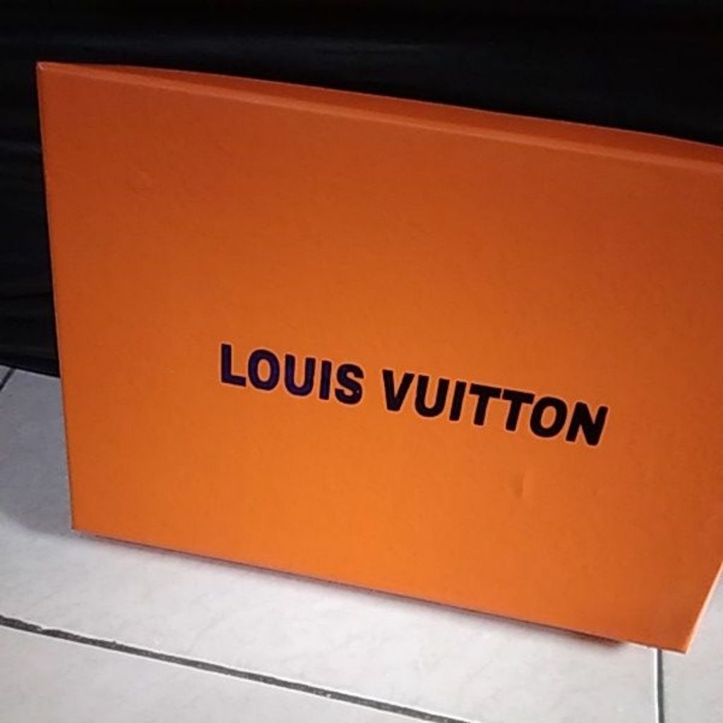 box packing tas LV ukuran 30x20x4cm