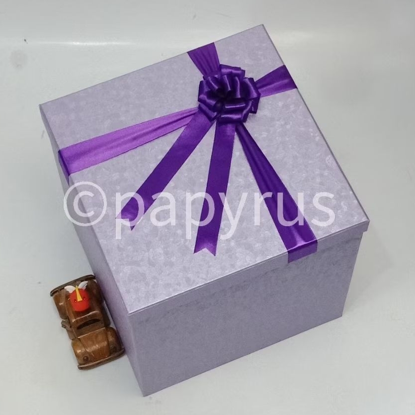 

PAPYRUS 30x30 Tinggi 30cm Kotak Kado Gift Box V3
