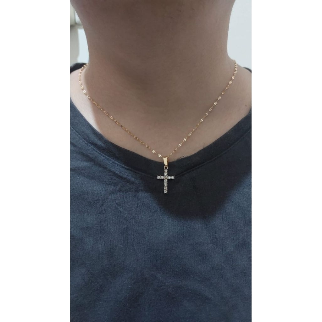 kalung liontin salib titanium lapis emas sangat mirip emas asli