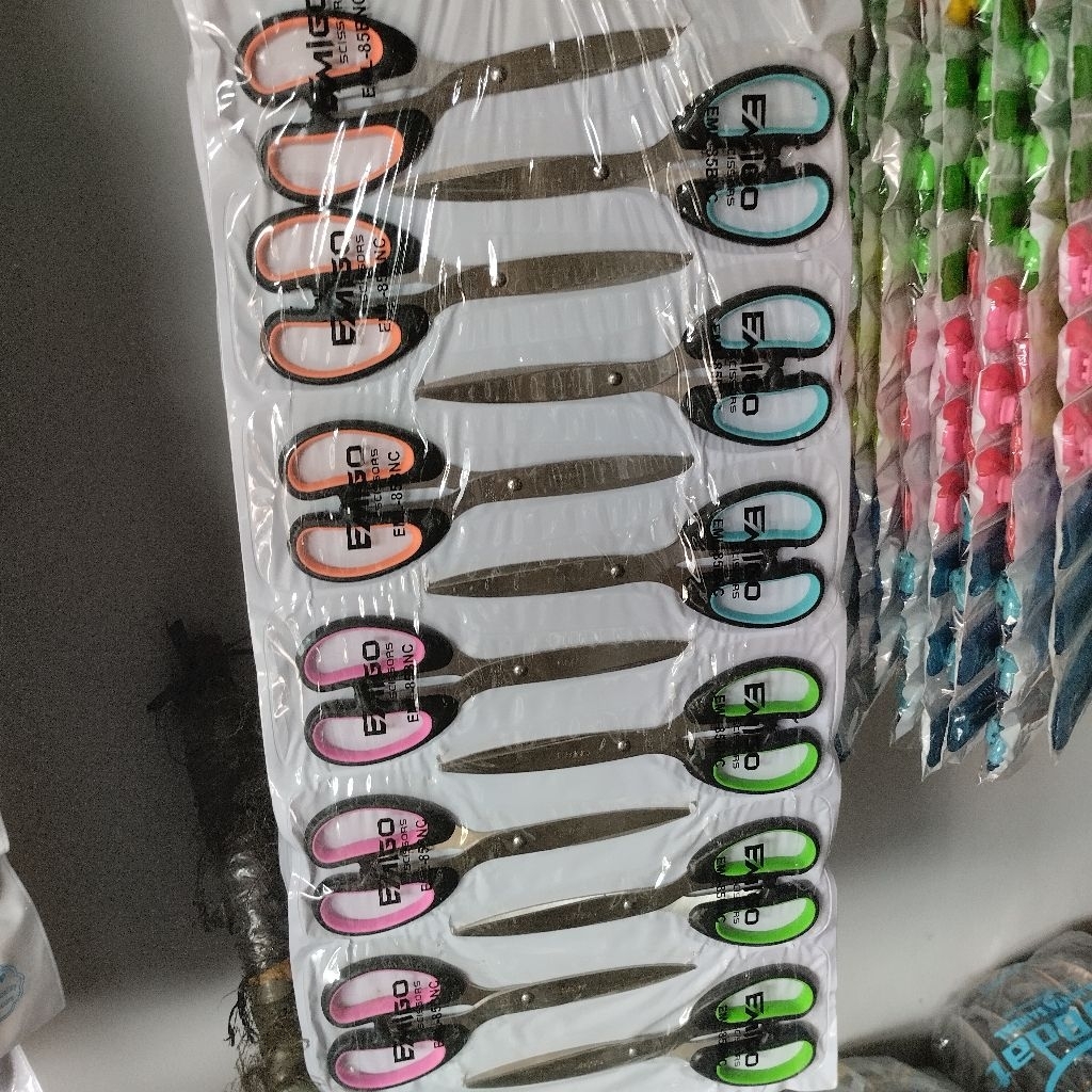 

Gunting Besar Isi 12 Pcs / Gunting Stainless / Alat ATK Gunting Renceng