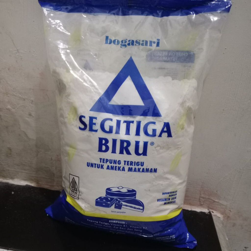 

Tepung Terigu SEGITIGA BIRU 1kg