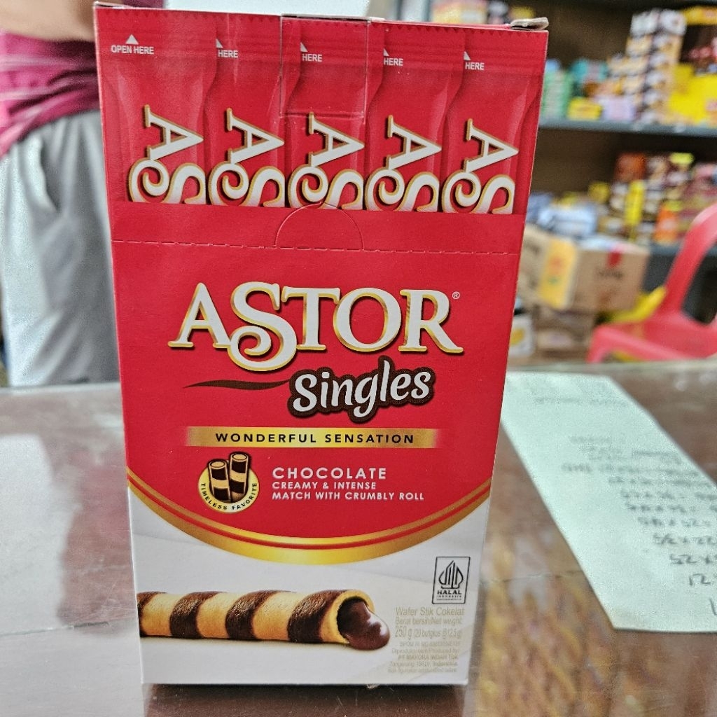 

Astor Singles Wafer Stick 1 Box isi 20 Pcs