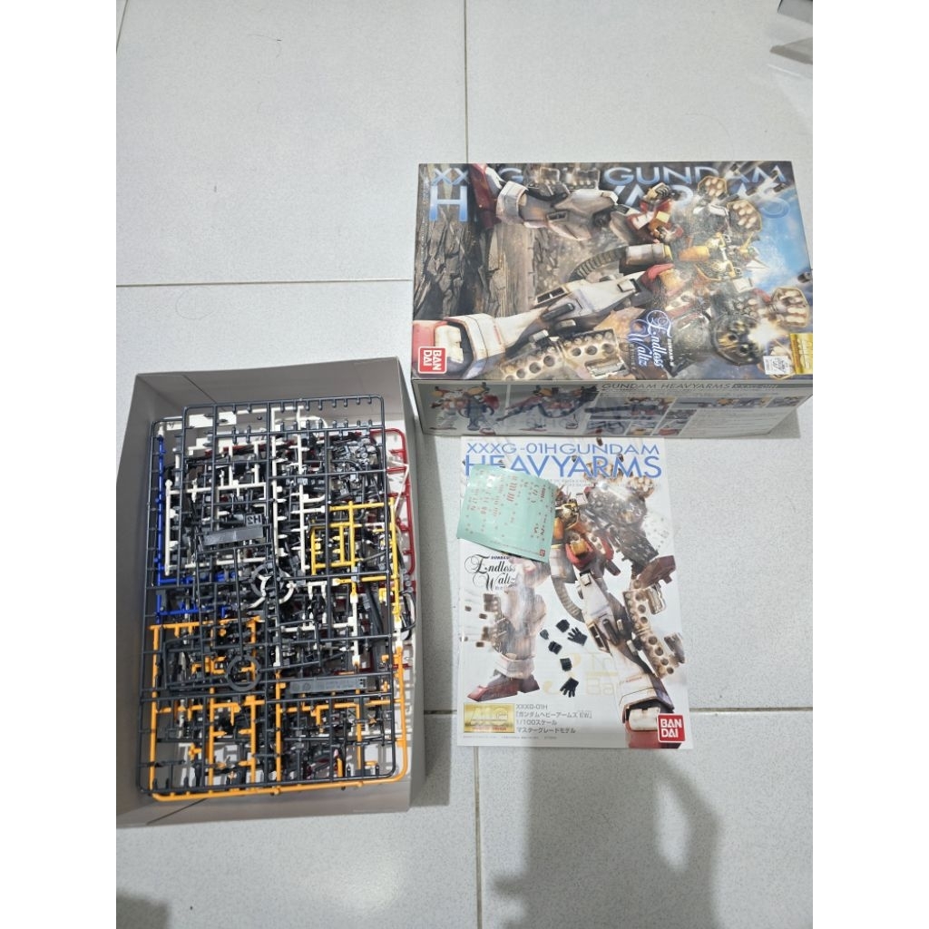 MG Heavyarms Gundam MG Sandrock Gundam BANDAI