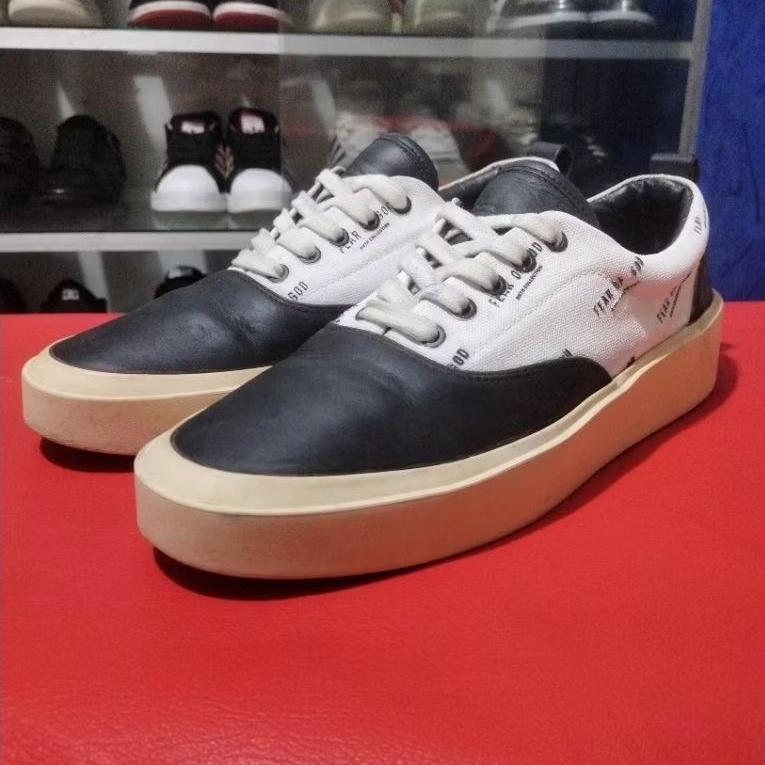 SEPATU SECOND KULIT SAMPAI INSOLE FEAR OF GOD SIZE 42