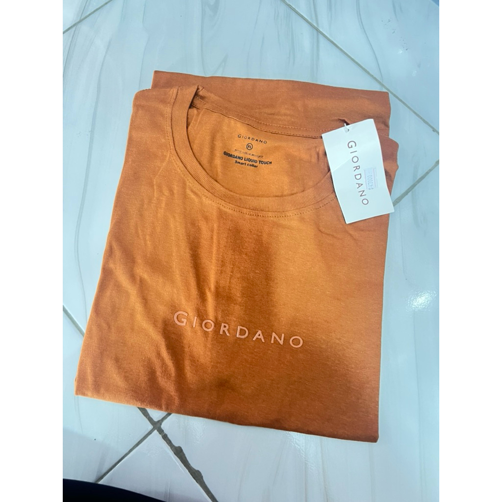 GIORDANO KAOS PRIA BAHAN KATUN ORIGINAL