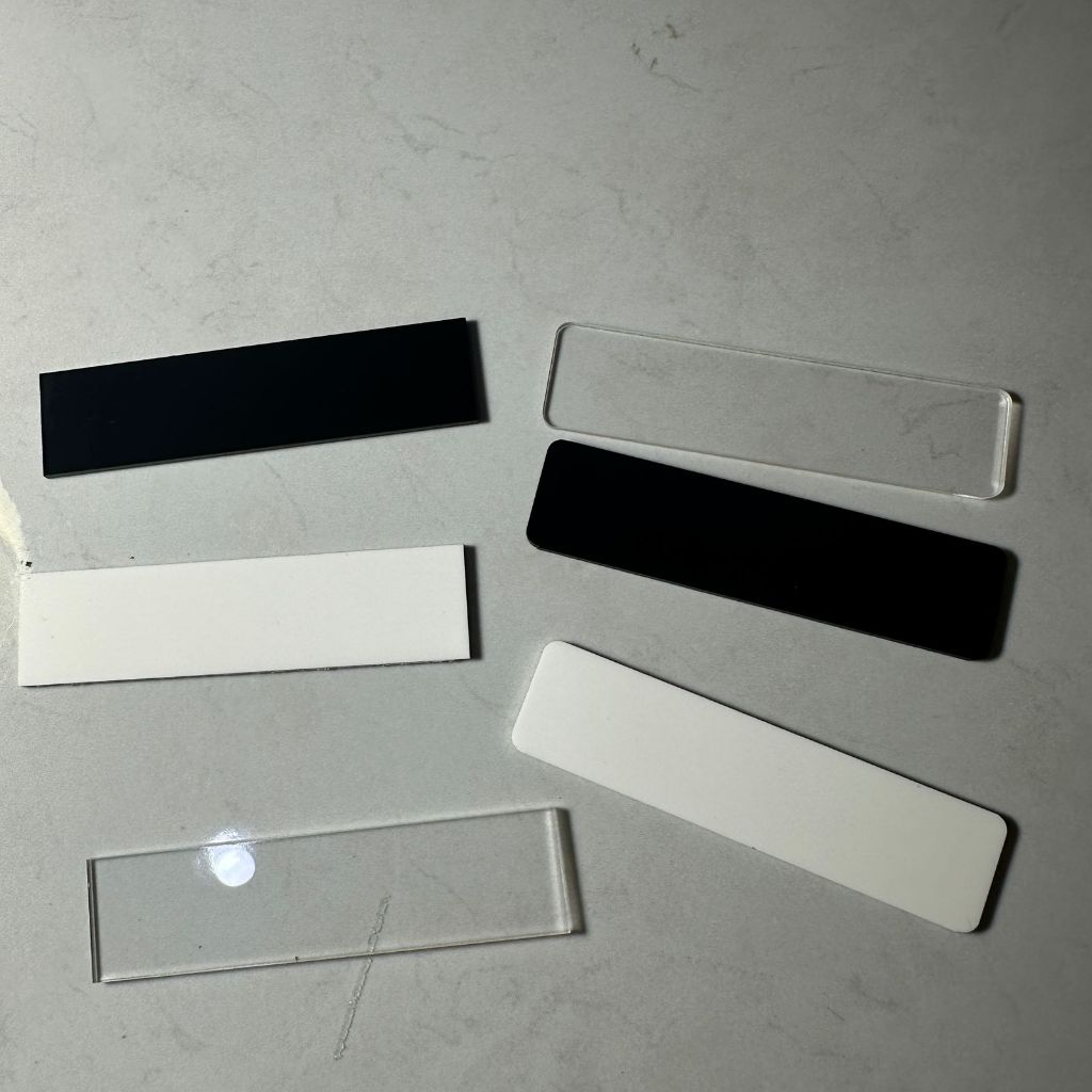 

Name Tag / Nametag / Papan Nama Dada bahan akrilik polos 8cm x 2 cm