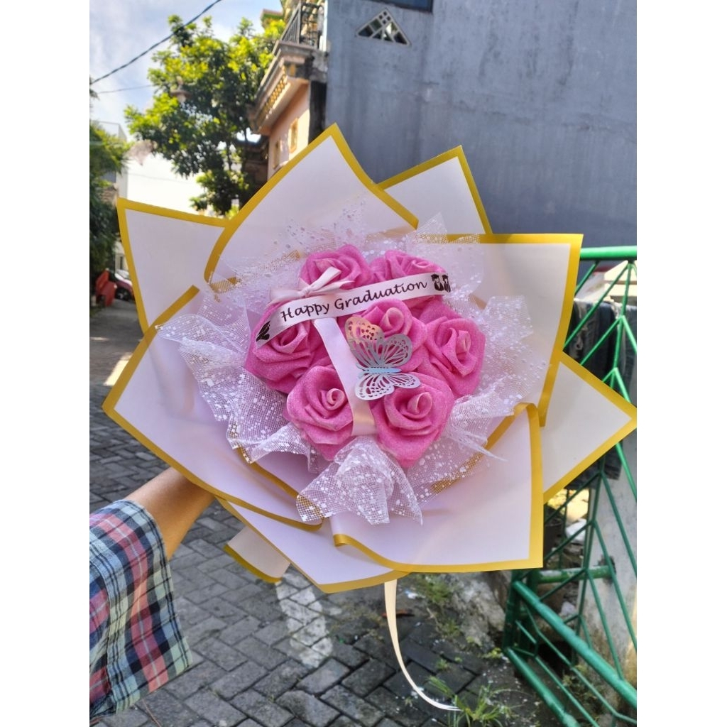 

Buket bunga pita satin